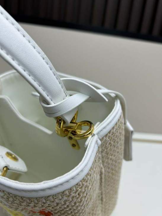 Picture of Prada Handbags _SKUfw202997756fw